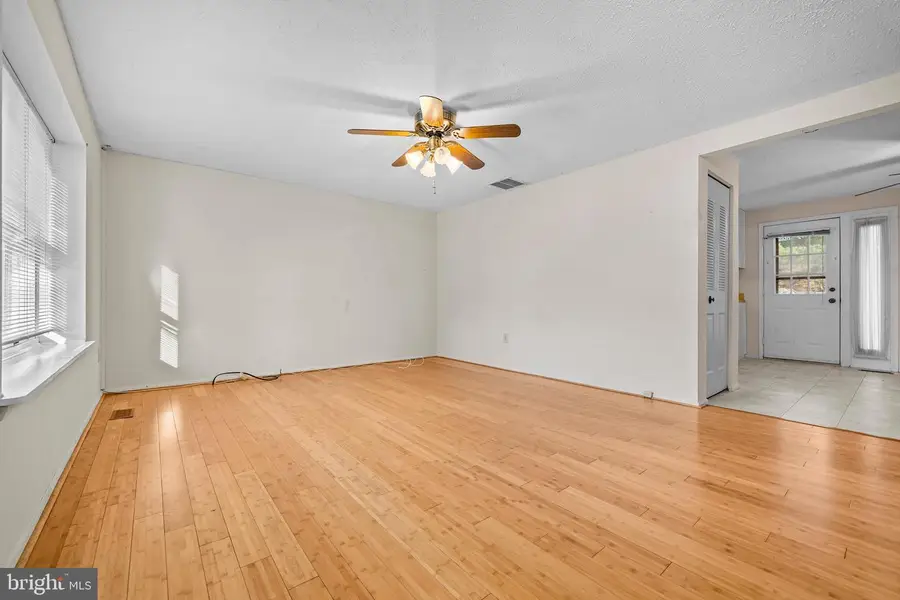 19231 Warrior Brook Dr, Germantown, MD 20874 - Image #3