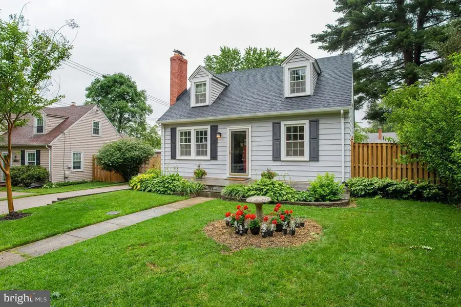 1004 Debeck Dr, Rockville, MD 20851 - Image #2