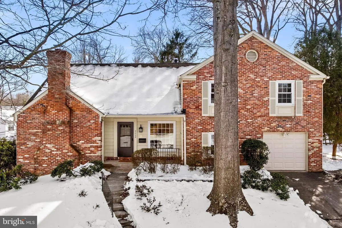 7002 Old Cabin Ln, Rockville, MD 20852 - #1