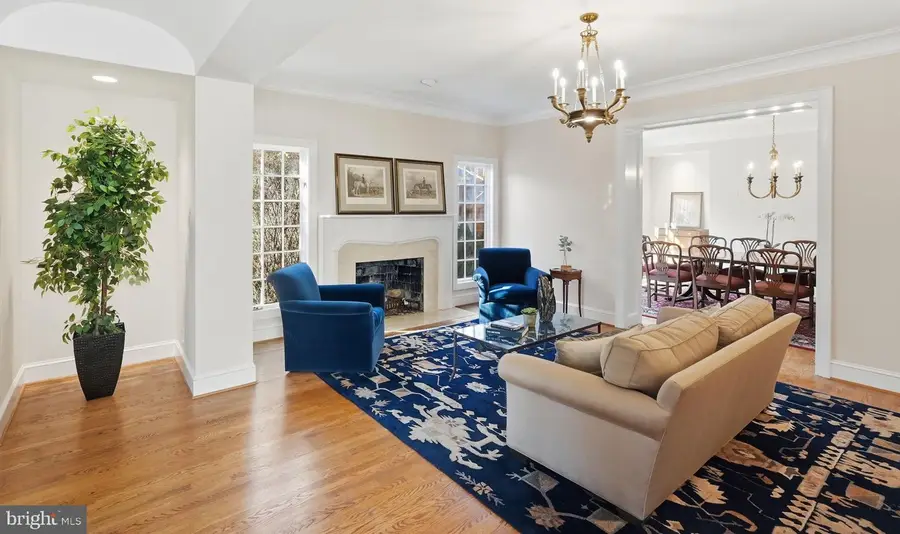 10033 Chartwell Manor, Potomac, MD 20854 - Image #2