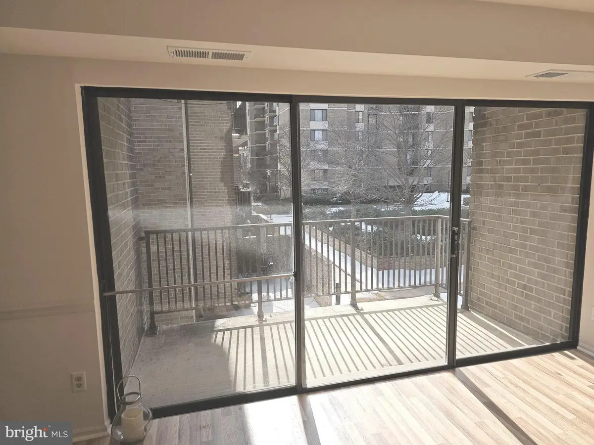 18 Monroe St #201, Rockville, MD 20850 - #1