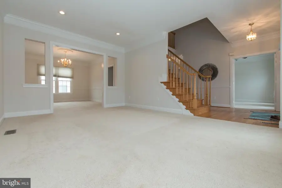 10817 Maplecrest Ln, Potomac, MD 20854 - Image #3