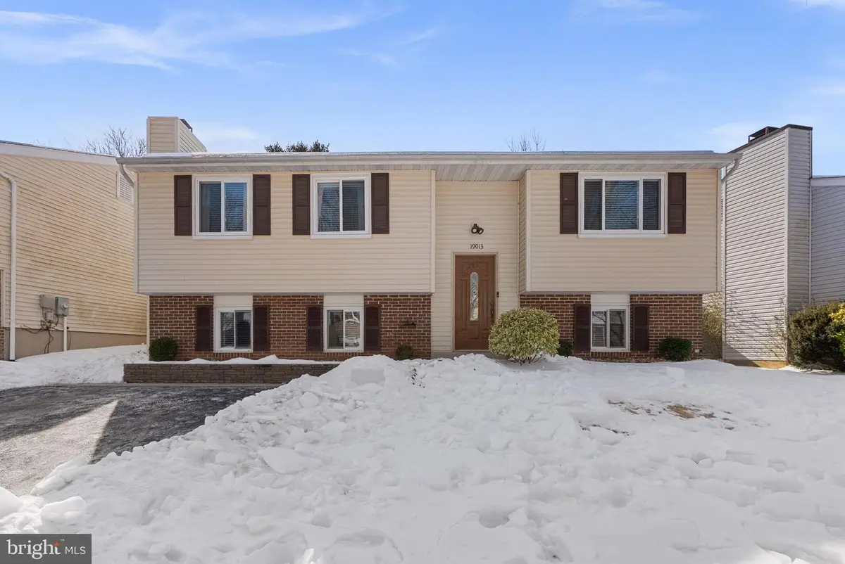 19013 Quail Valley Blvd, Gaithersburg, MD 20879 - Image #1