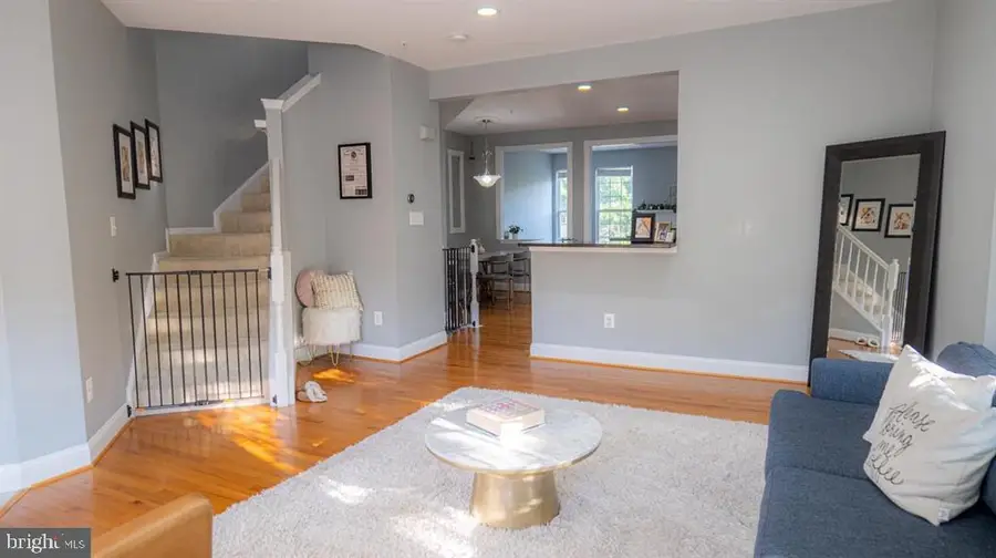 10483 Damascus Park Ln, Damascus, MD 20872 - Image #2