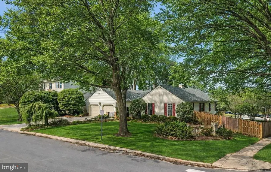 9201 Copenhaver Dr, Potomac, MD 20854 - #2