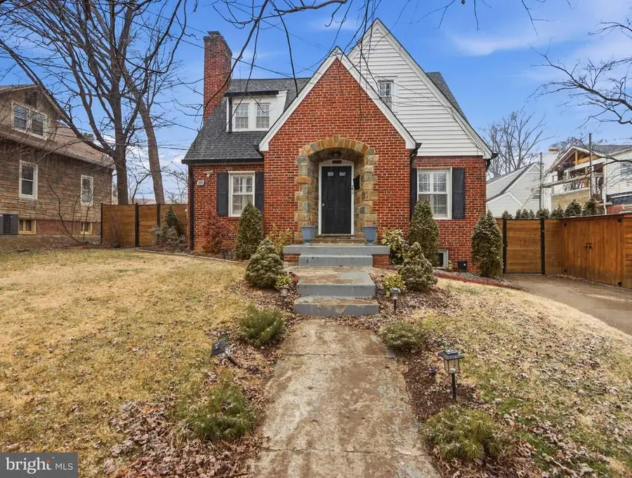 908 Davis Ave, Takoma Park, MD 20912 - #2