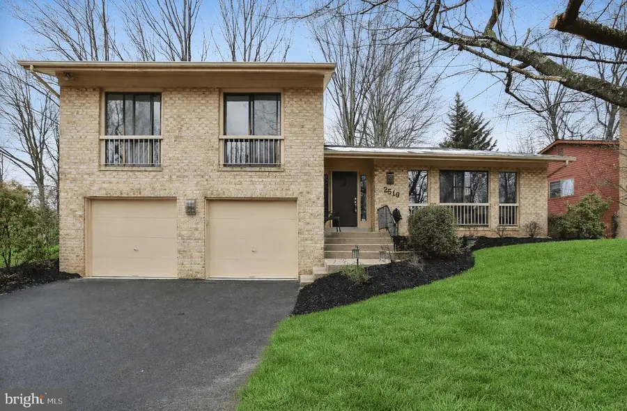 2519 Oakenshield Dr, Rockville, MD 20854 - #2