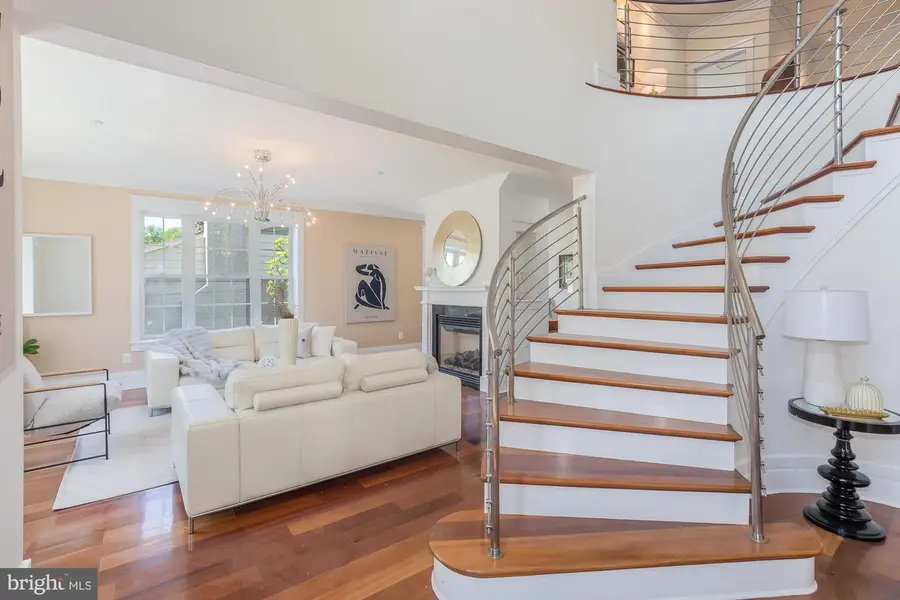 9715 Singleton Dr, Bethesda, MD 20817 - #2