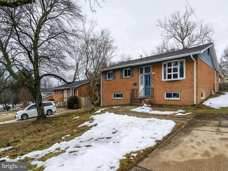 1030 Cresthaven Dr, Silver Spring, MD 20903 - #2