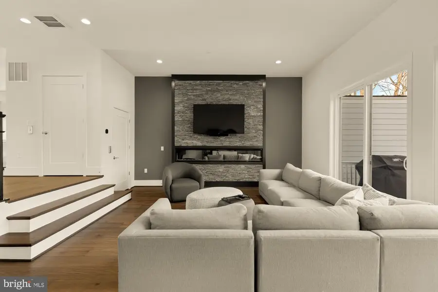 3737 Glenmoor Reserve Ln, Chevy Chase, MD 20815 - #3