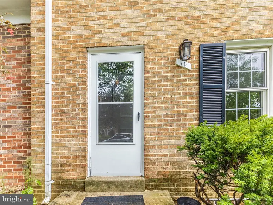 11 Ingleside Ct, Rockville, MD 20850 - #2