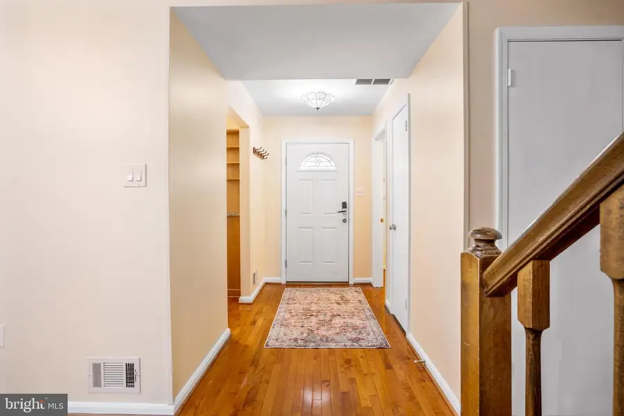 7857 Heatherton Ln, Rockville, MD 20854 - #3