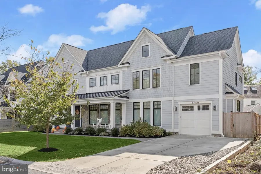 5102 Fairglen Ln, Chevy Chase, MD 20815 - #3