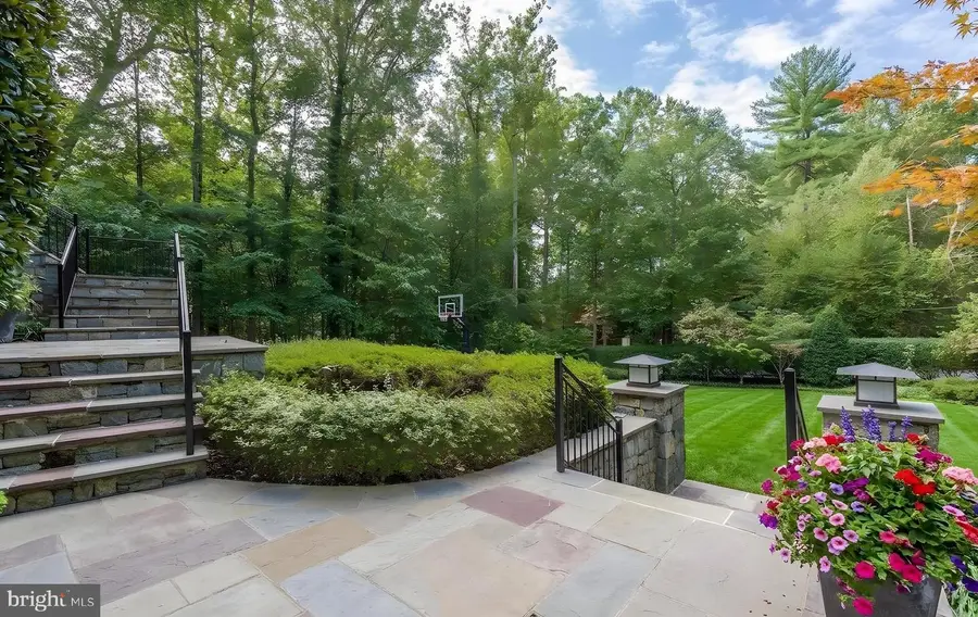 8819 Chalon Dr, Bethesda, MD 20817 - #3