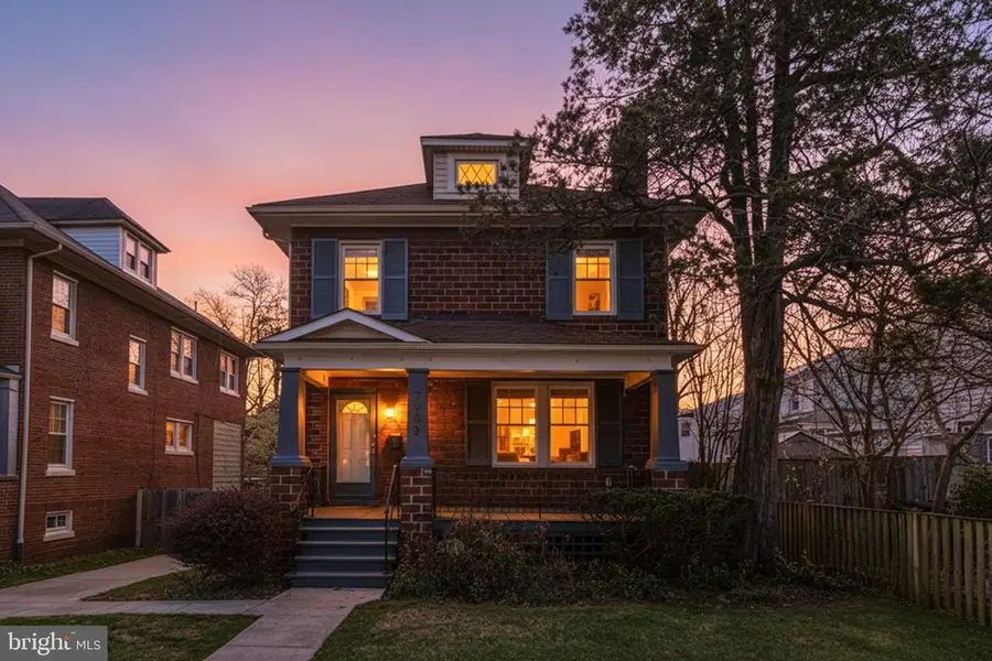 7903 Woodbury Dr, Silver Spring, MD 20910 - #2