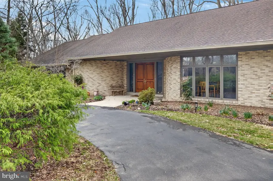 2 Lake Potomac Ct, Potomac, MD 20854 - #3