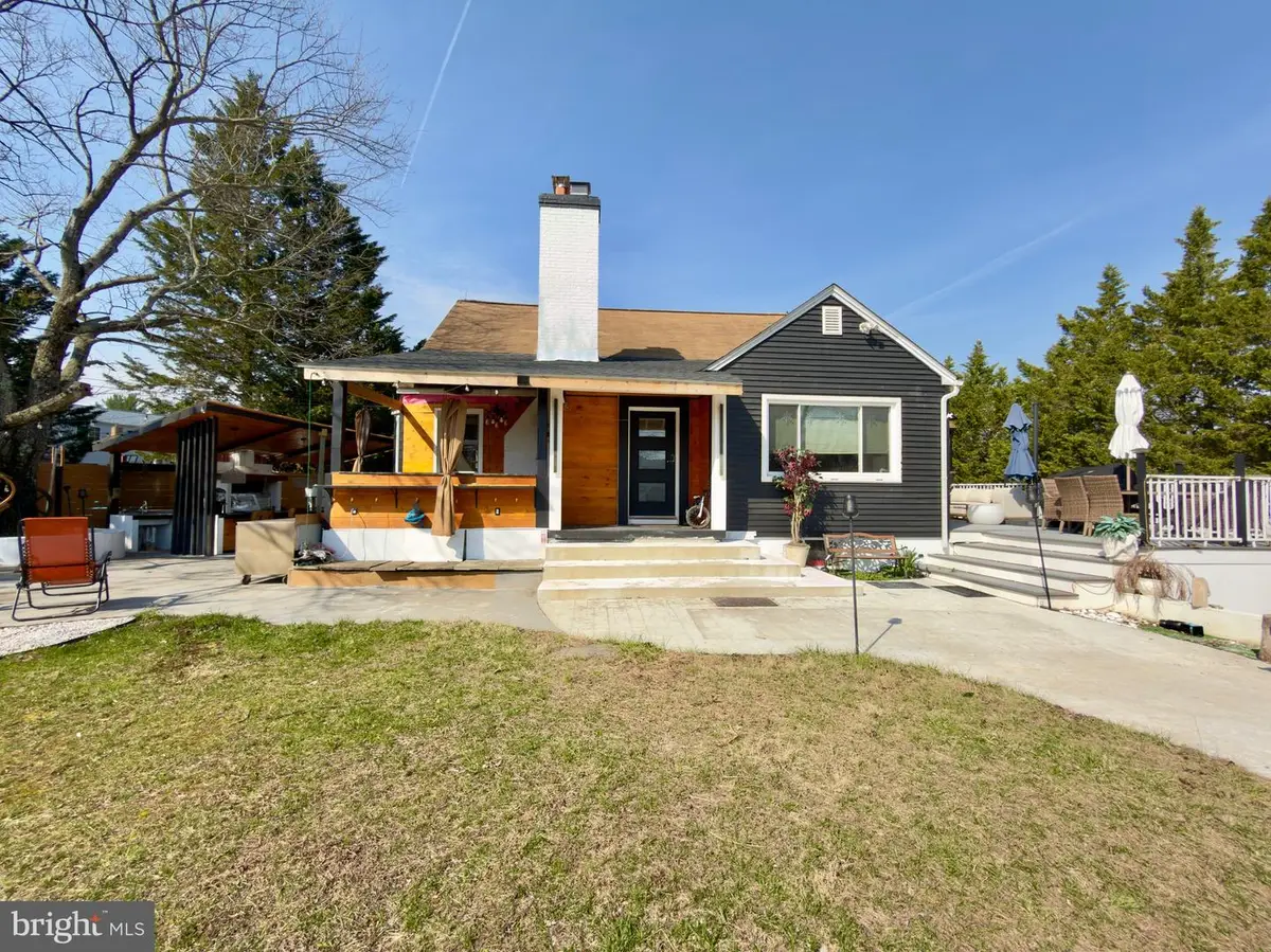 16720 Longdraft Rd, Gaithersburg, MD 20878 - #1