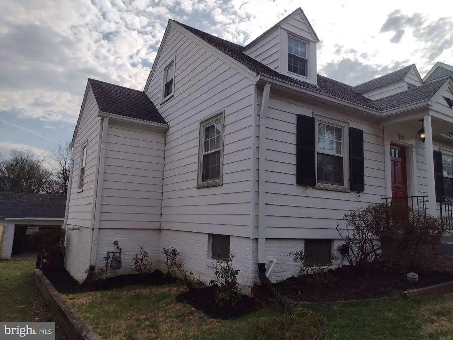 812 Forest Glen Rd, Silver Spring, MD 20901 - #2