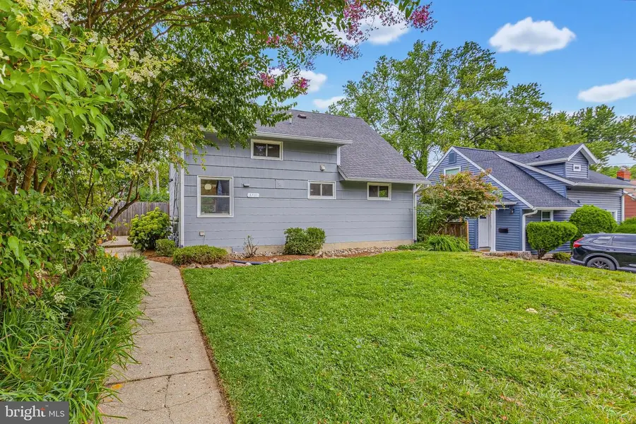 5711 Ridgway Ave, Rockville, MD 20851 - #2