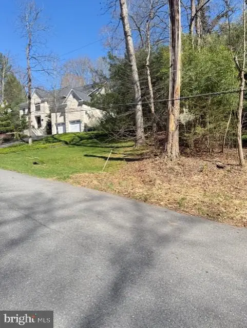 9101 Aldershot Dr, Bethesda, MD 20817 - #3