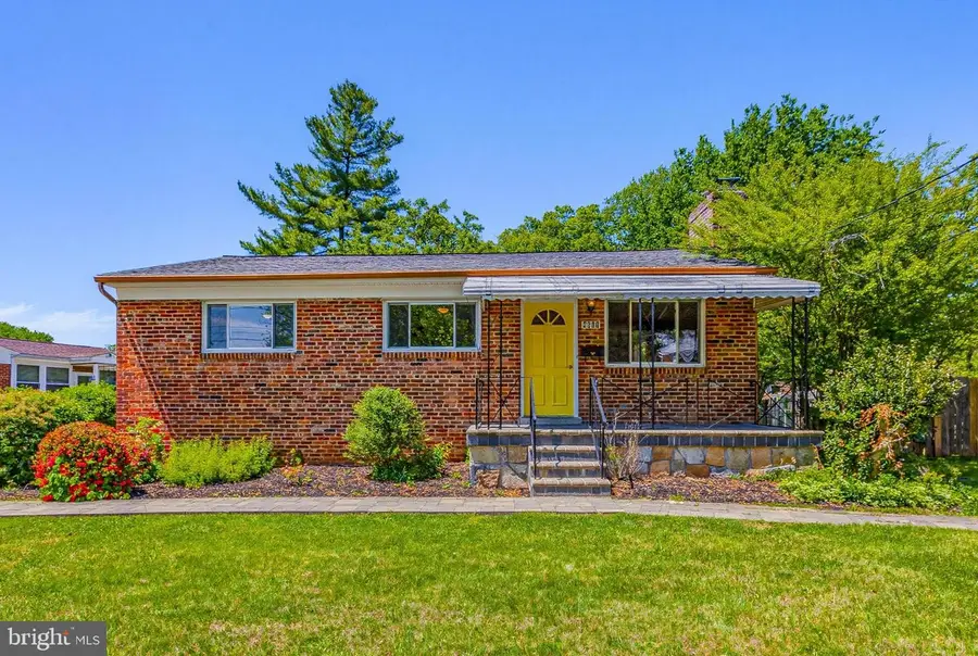 4611 Harlan St, Rockville, MD 20853 - #2