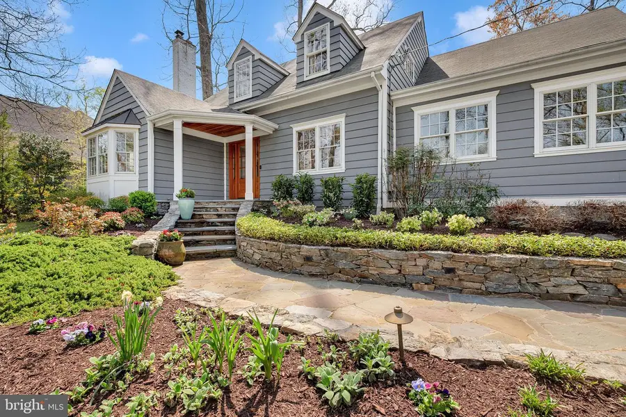 9218 Aldershot Dr, Bethesda, MD 20817 - #3