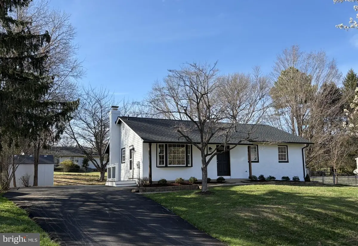 24320 Log House Rd, Gaithersburg, MD 20882 - #1