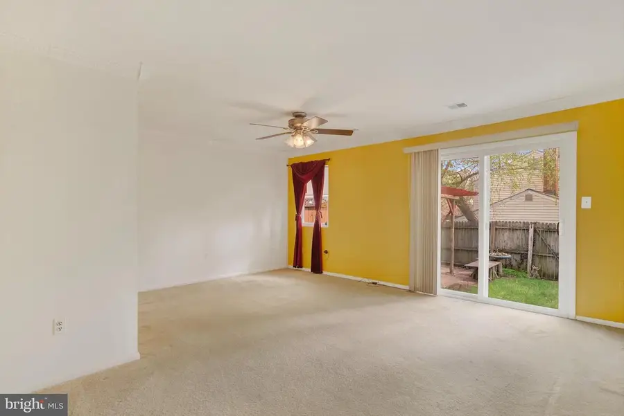 17413 Hoskinson Rd, Poolesville, MD 20837 - #2