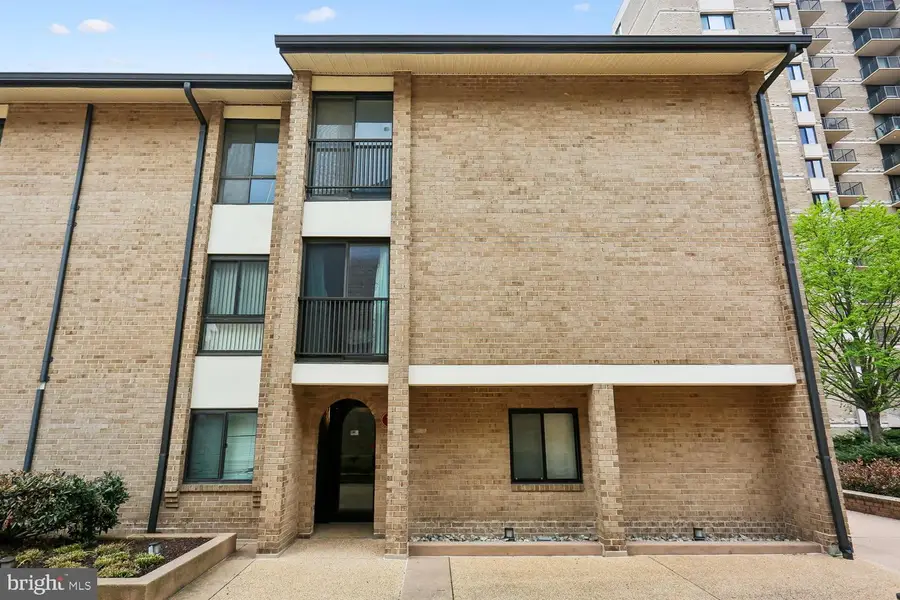 150 Monroe St #302, Rockville, MD 20850 - #2