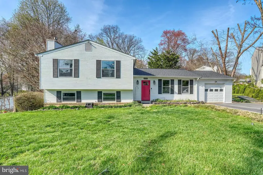 8926 Blue Smoke Dr, Gaithersburg, MD 20879 - #2