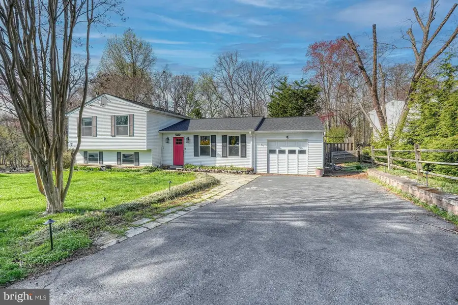 8926 Blue Smoke Dr, Gaithersburg, MD 20879 - #3