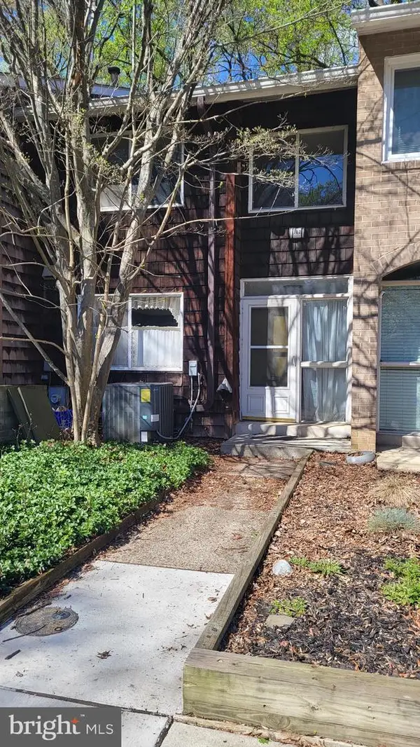 302 New Mark Esplanade, ROCKVILLE, MD 20850