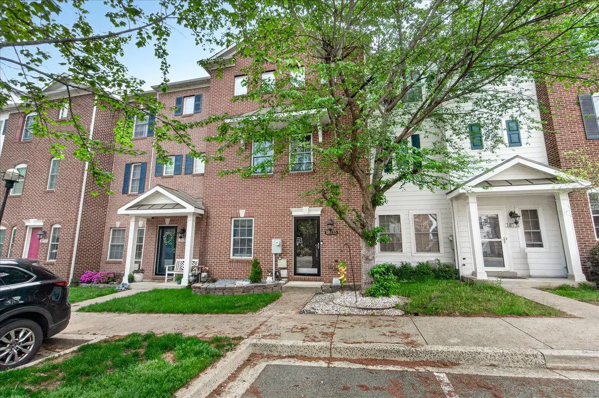 18733 Falling River Dr, Gaithersburg, MD 20879 - #1