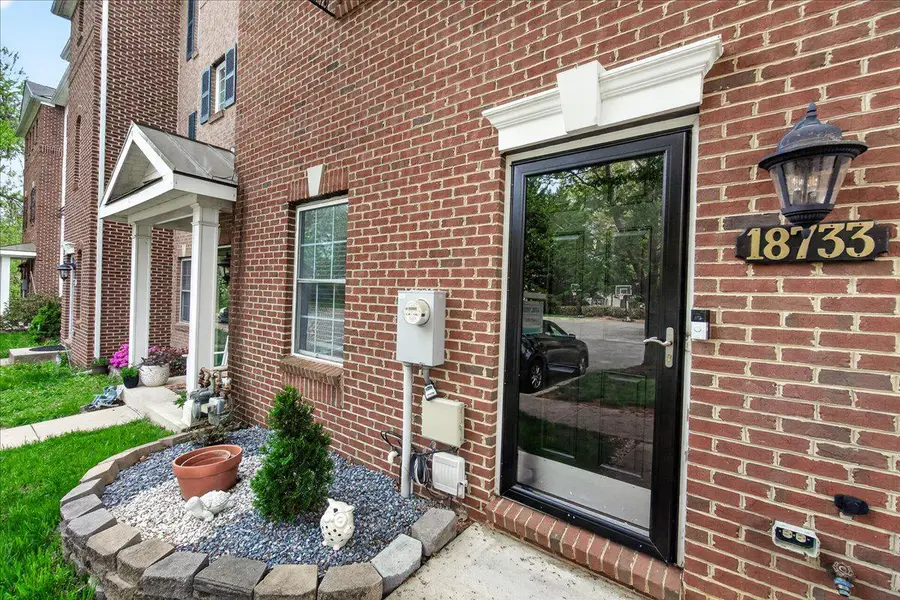 18733 Falling River Dr, Gaithersburg, MD 20879 - #2