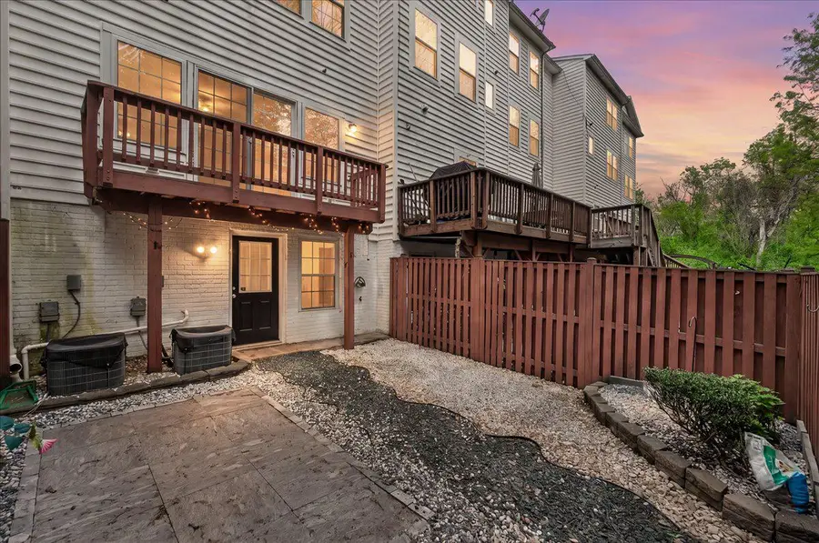 18733 Falling River Dr, Gaithersburg, MD 20879 - #3