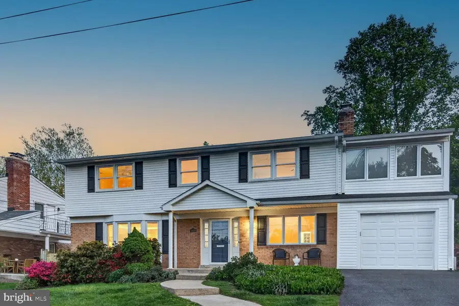 3600 Faircastle Dr, Chevy Chase, MD 20815 - #3