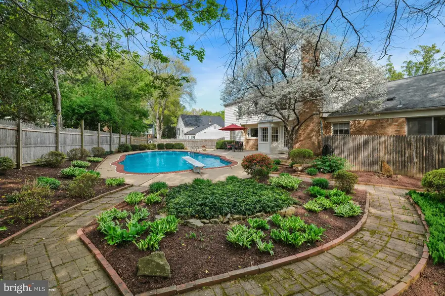 12740 Lincolnshire Dr, Potomac, MD 20854 - #2