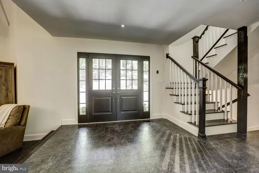 9124 Vendome Dr, Bethesda, MD 20817 - #2