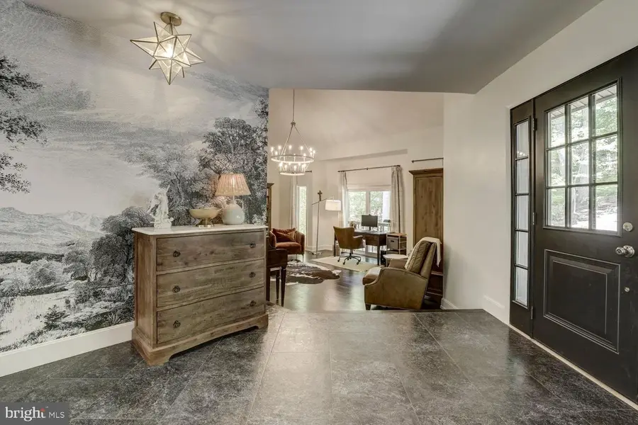 9124 Vendome Dr, Bethesda, MD 20817 - #3