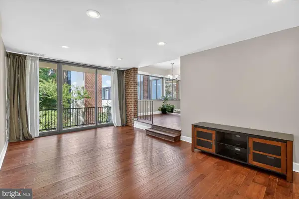 2004 Coleridge Dr #20-201, SILVER SPRING, MD 20902