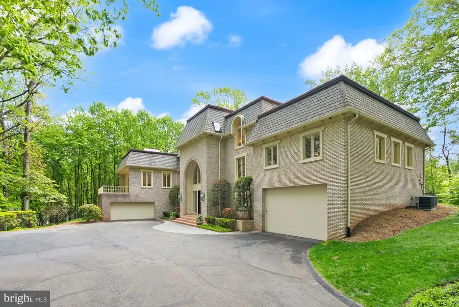 8800 Clewerwall Dr, Bethesda, MD 20817 - #2