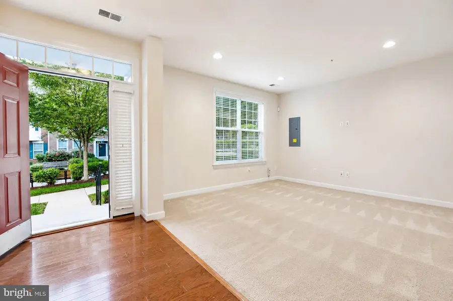 184 Autumn View Dr, Gaithersburg, MD 20878 - #3
