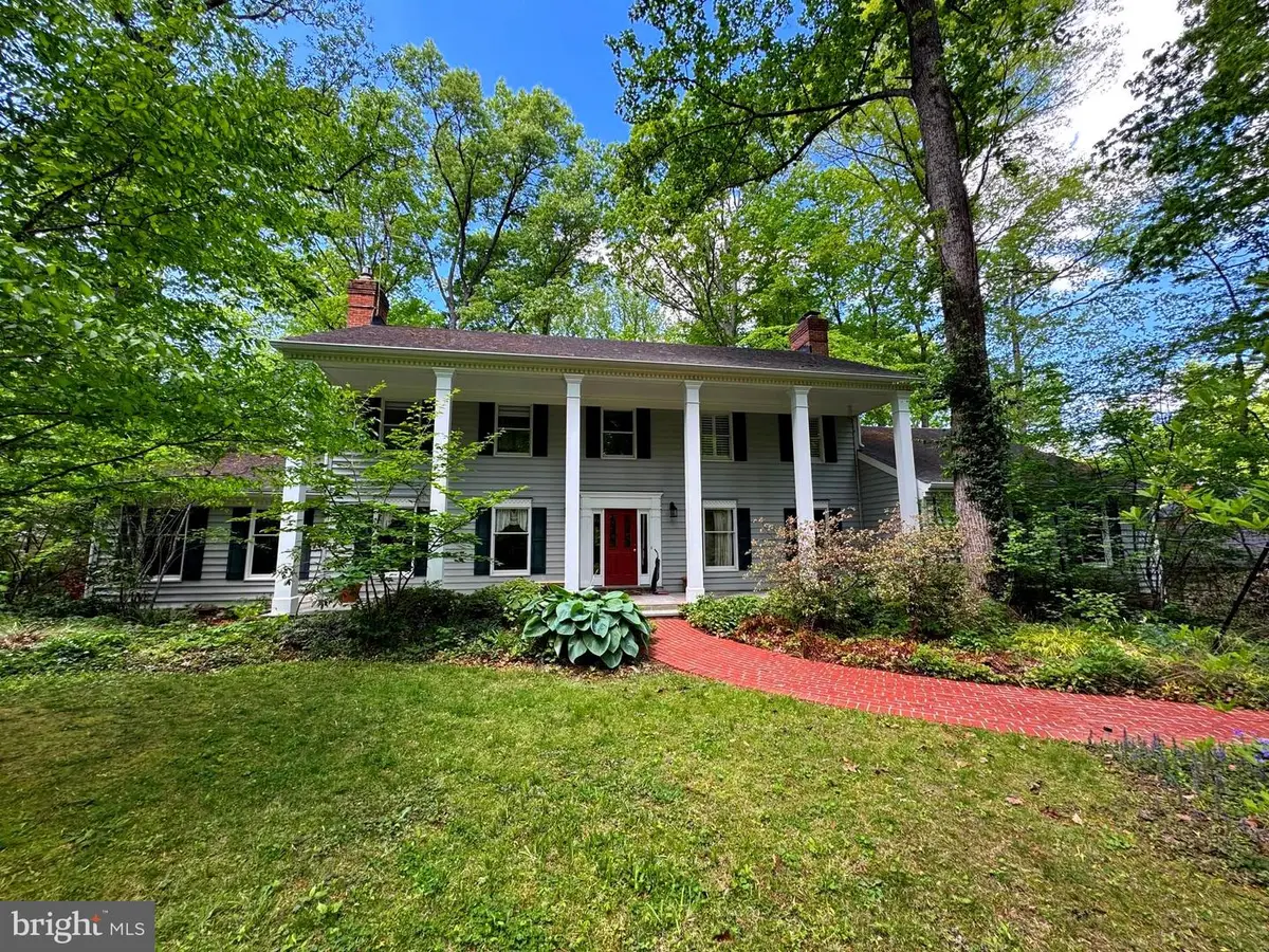 9204 Falls Bridge Ln, Rockville, MD 20854 - #1