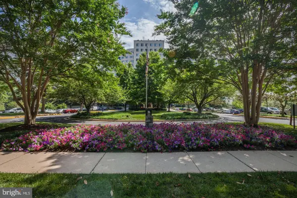10201 Grosvenor Pl #1222, ROCKVILLE, MD 20852