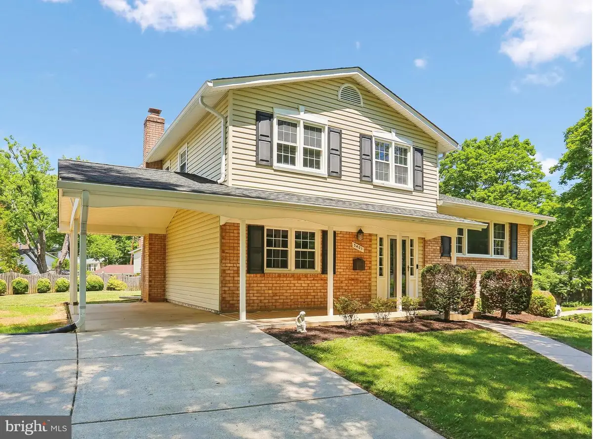 5401 Amberwood Ln, Rockville, MD 20853 - #1