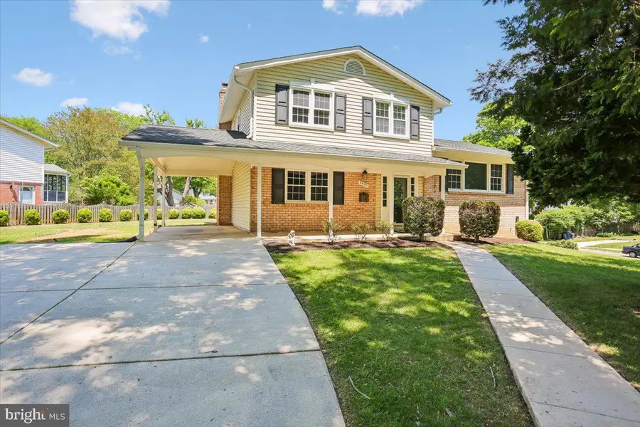 5401 Amberwood Ln, Rockville, MD 20853 - #2
