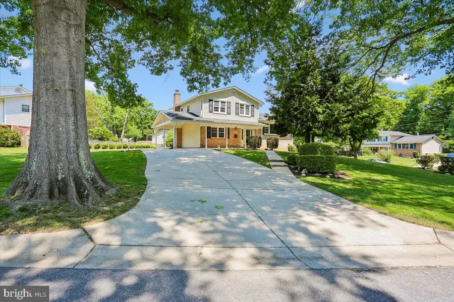 5401 Amberwood Ln, Rockville, MD 20853 - #3