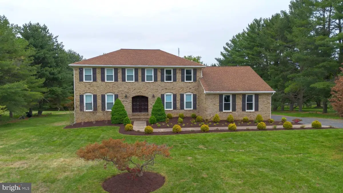 20809 Merle Dr, Gaithersburg, MD 20882 - #1
