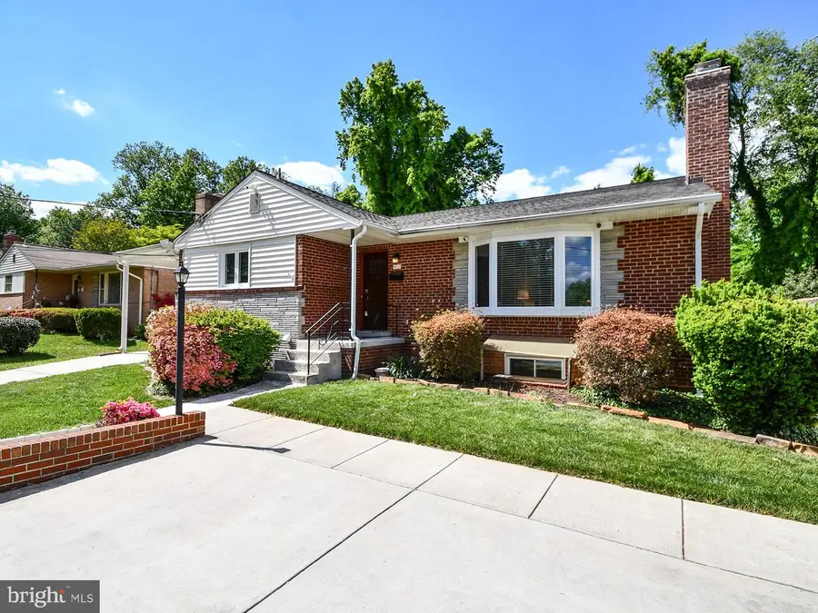 9823 Singleton Dr, Bethesda, MD 20817 - #3