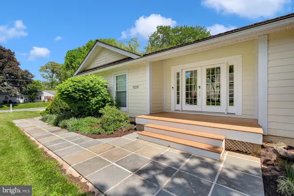 11229 Huntover Dr, ROCKVILLE, MD 20852